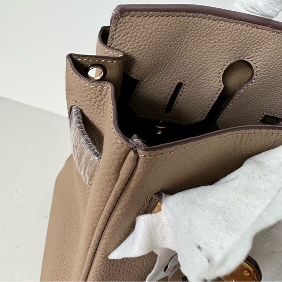 Etoupe Pebble Leather 30 Leather Bag Belted Lock Key Satchel w/ Gold Hardware C1 - Picture 15 of 16